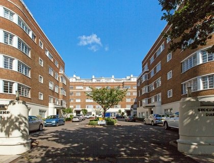 3 bedroom Flat to rent in Stockleigh Hall-List1664