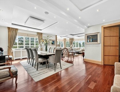 4 bedroom Flat to rent in Stockleigh Hall-List1908