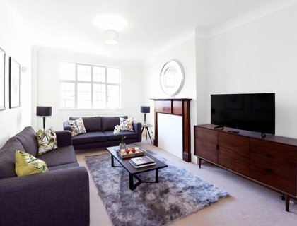 5 bedroom Flat to rent in Strathmore Court-List787