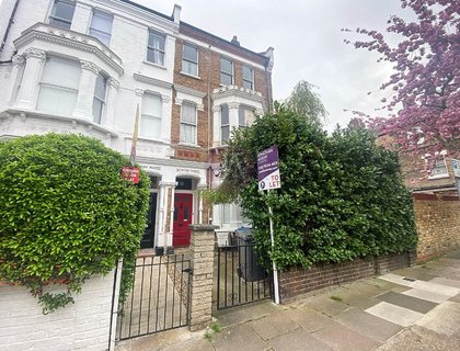 2 bedroom Flat to rent in Streatley Road-List1616