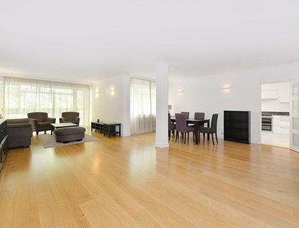 3 bedroom Flat to rent in The Polygon-List1294