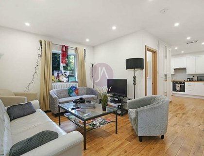 2 bedroom Flat to rent in Warner House-List1899